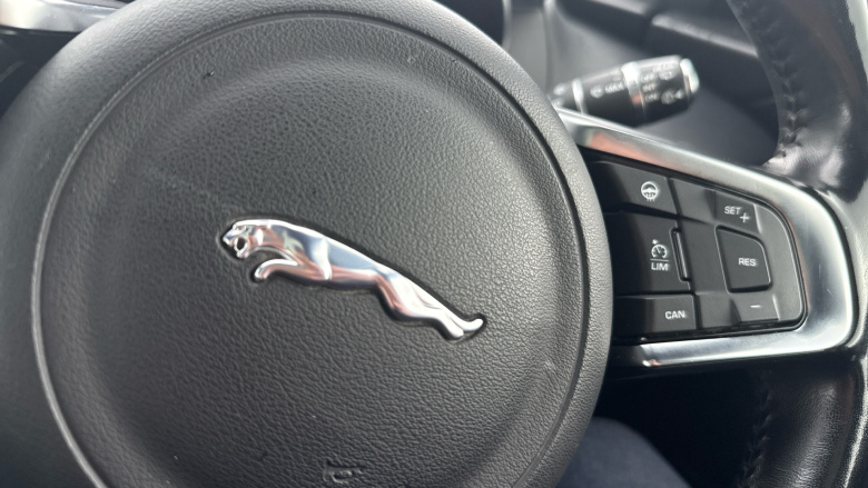 Jaguar F-Pace 2.0d Portfolio 5dr Auto AWD Diesel Estate